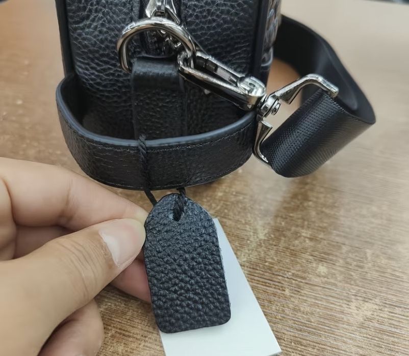 Клатч продается