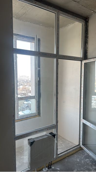 Пластиковая перегородка с дверью