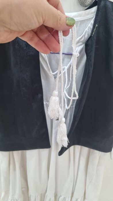 Одежда для девочек, платье, куртки.