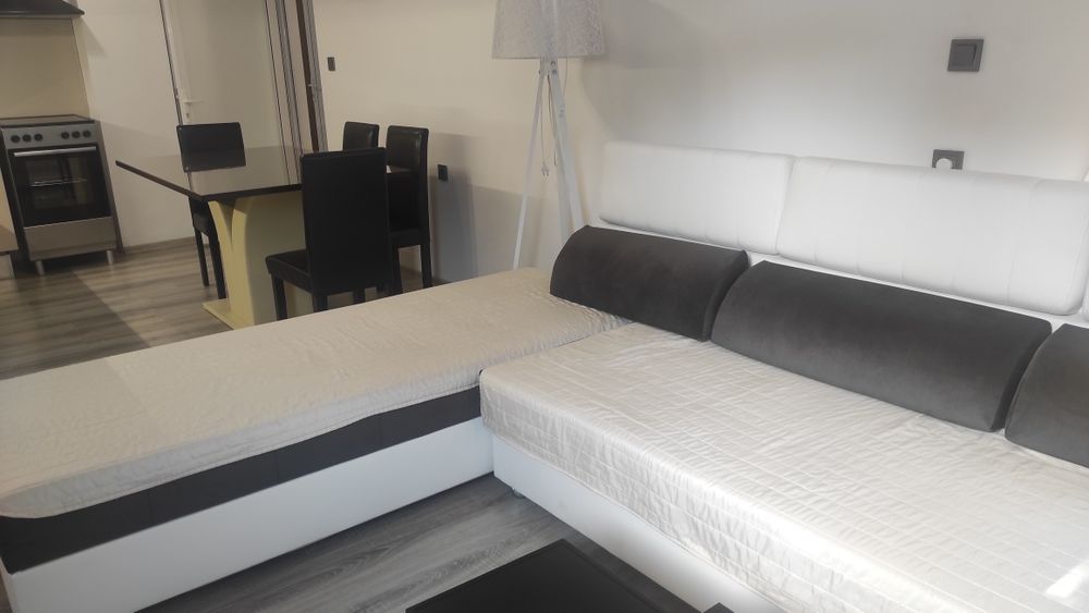 Тристаен апартамент на топцентър. 2 отделни бани и 2 спални