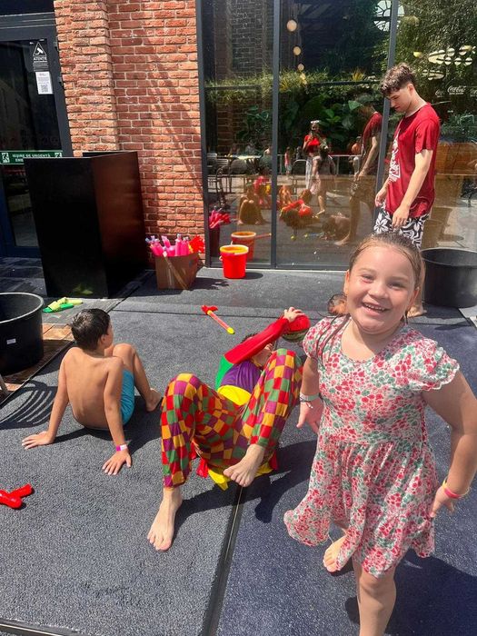 Animatori petreceri copii  ursitoare botez si arcade baloane