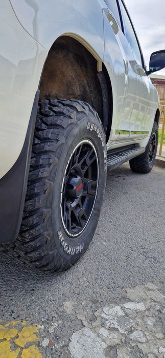 Шины М\Т  Хенкук! 265\70\17