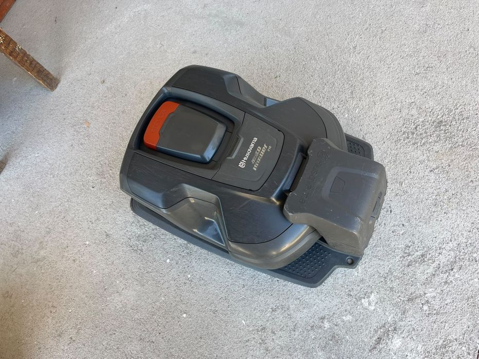 Robot tuns iarba Husqvarna 310 automower