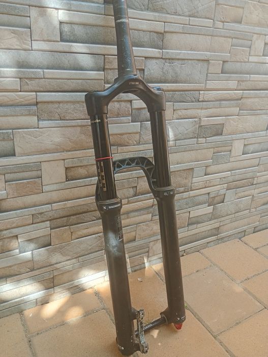 Vând furca rock shox lyrik