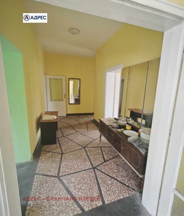 Продава се Тристаен апартамент в Плевен, Широк център - 125 кв.м за 1440 €/кв.м - Снимка #2