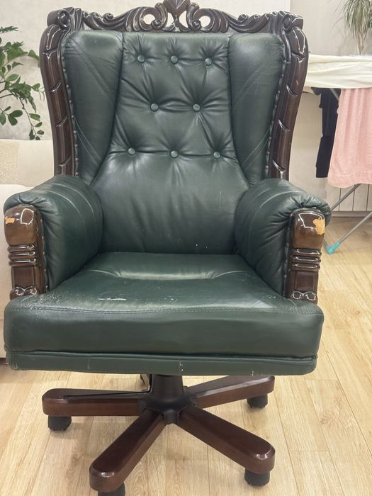 Кресло кожаное продам