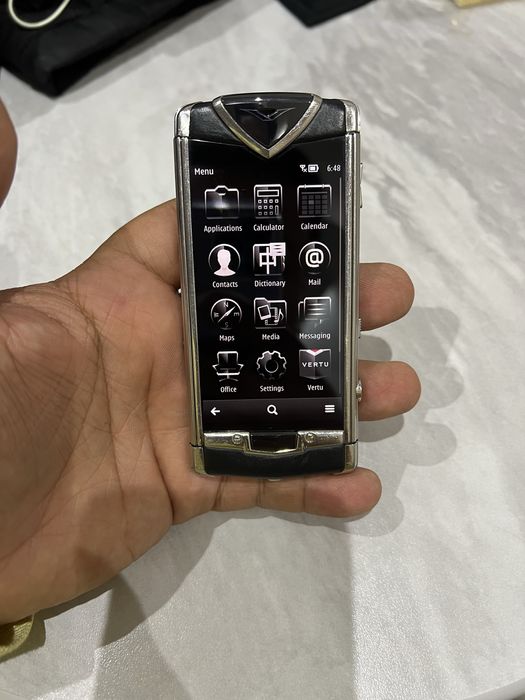 Vertu Constellation T faqat realni klientlaga