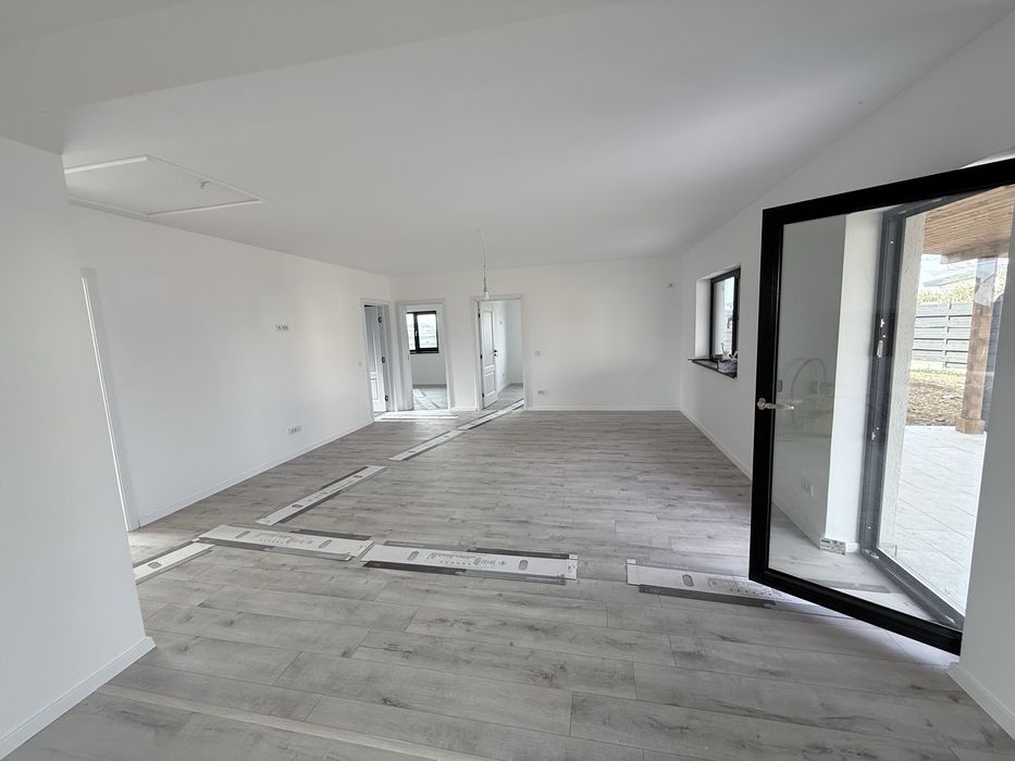 Casa parter moderna - Vorovesti (Valea Ursului) - ASFALT! PROPRIETAR!