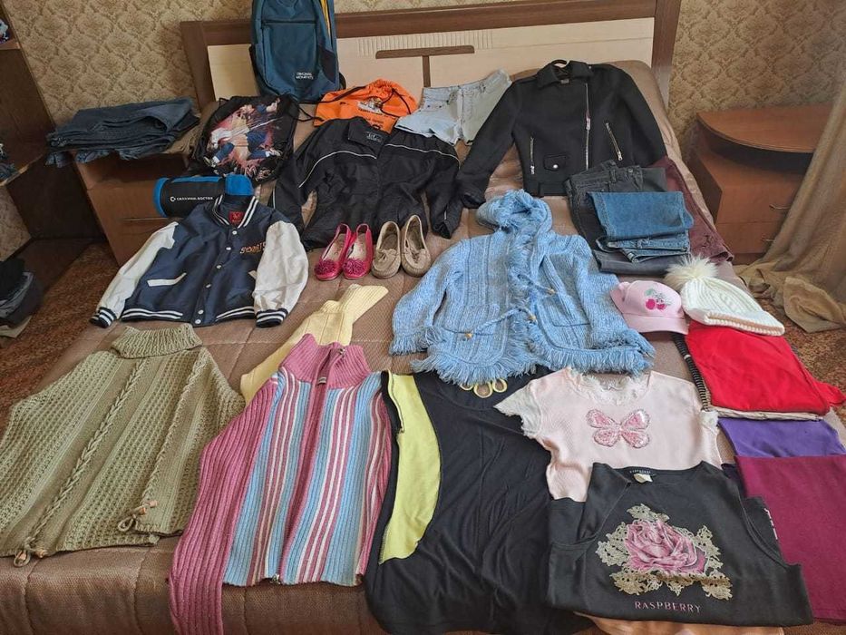 Детские часы,копилки,игрушки и др.