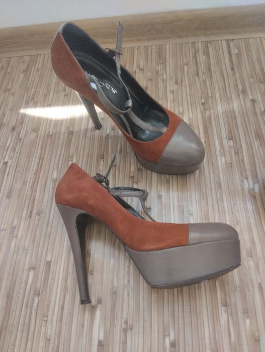 Продам женские туфли