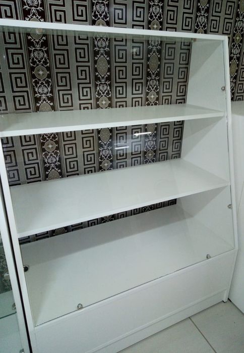 Стеллажи, витрины