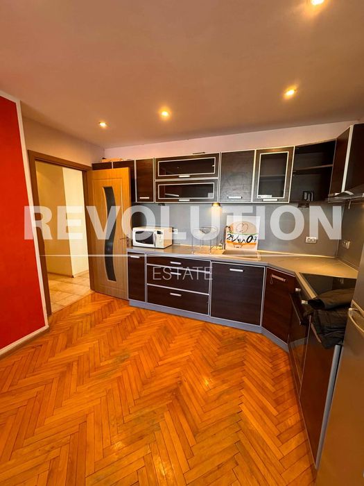 Тристаен апартамент  в гр.Варна, Базар Левски!