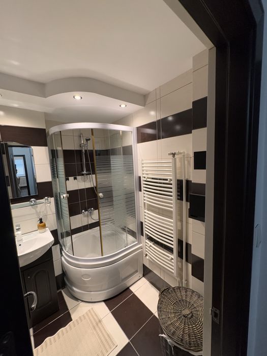 Inchiriez apartament 3 camere 450 euro