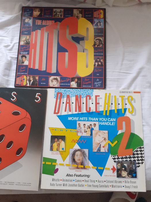 Ptr.pasionați de muzica retro,vând viniluri originale,prov.UK.