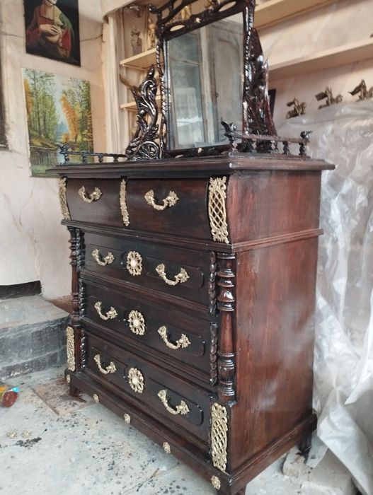 Старинный антикварный мебель комод бронза