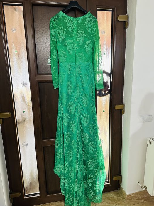 Vând rochie damă, cu trenă, de nașă