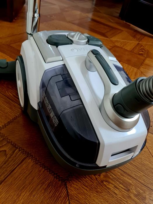 Продам пылесос.    .