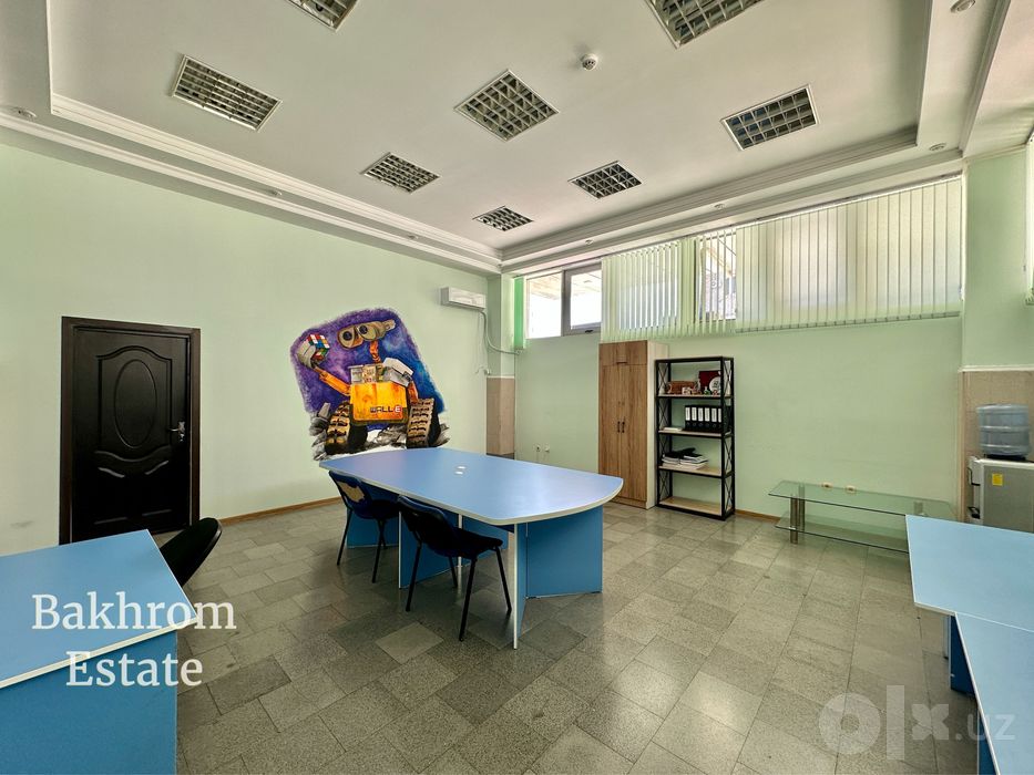 Офисное помещение 35 м² в БЦ возле м. Ойбек (аренда)