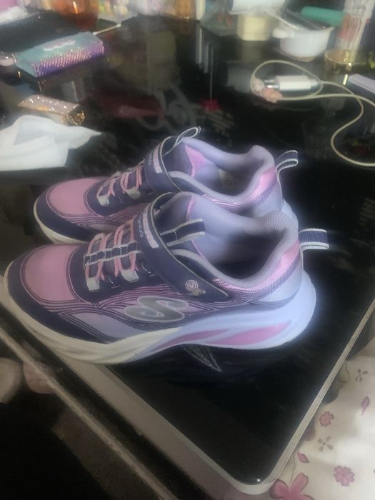 Adidasi skecers nr 33