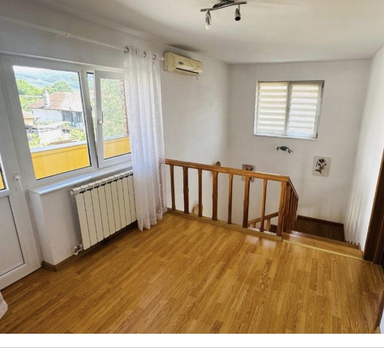 Vand casa in centrul orasului Calimanesti / Geotermala