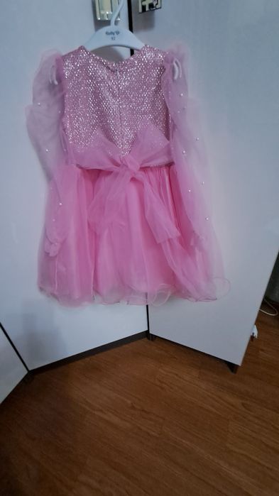 Платья для девочек 108-110размер 3-4года