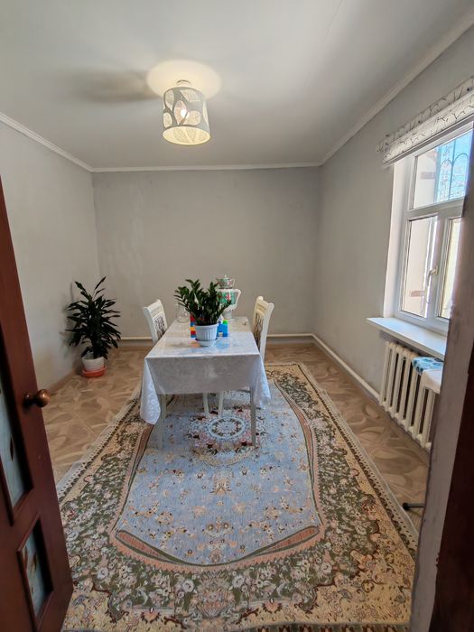 Коммунизмде үй сатылады