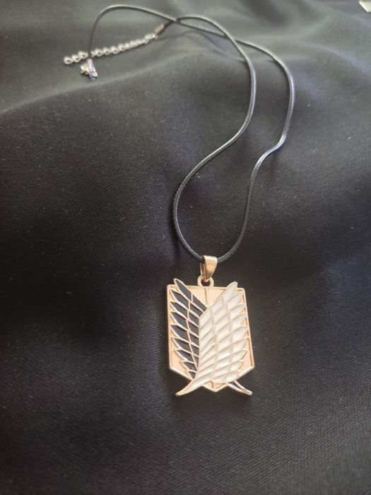 Цепочка с кулоном крылья свободы,атака Титанов