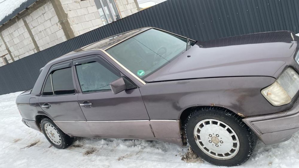 Автомобиль Мерседес