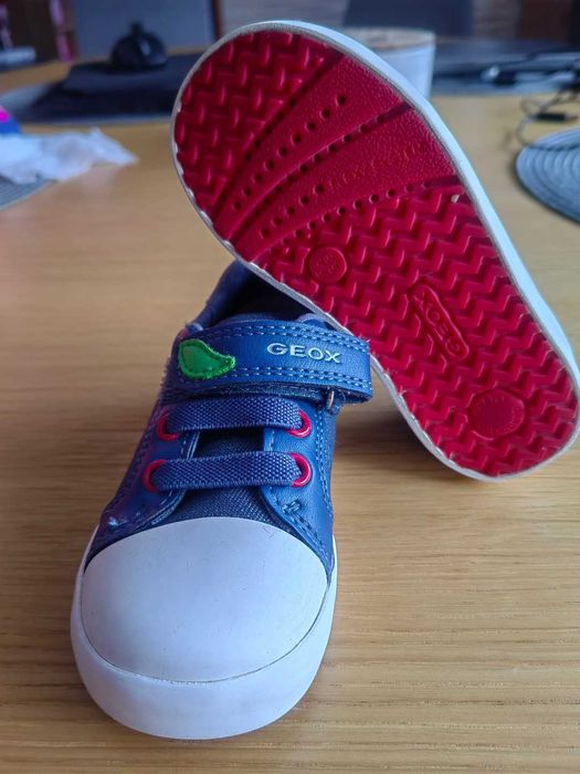 Бебешки кецове Geox, размер 22, като нови.