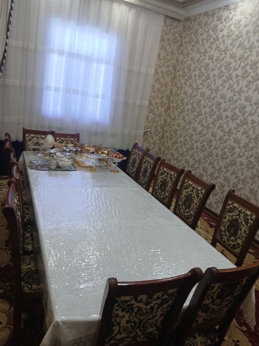 14 odamlik stol-stul holati juda yangi 3,500ming soʻmga sotiladi.