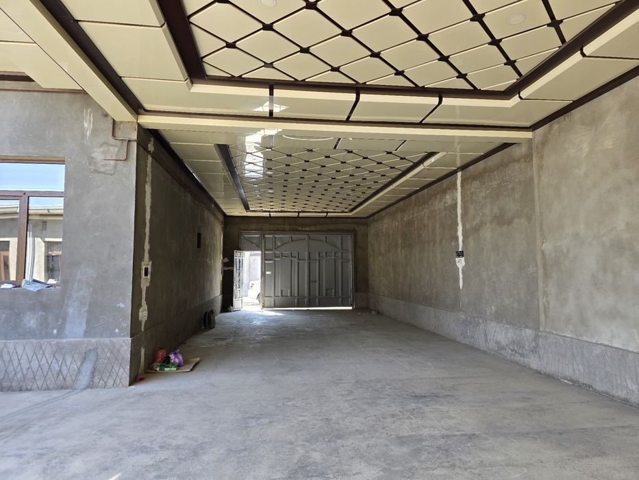 Тошкент вилояти Янгийўл шаҳрида шошилинч, арзон ховли сотилади.