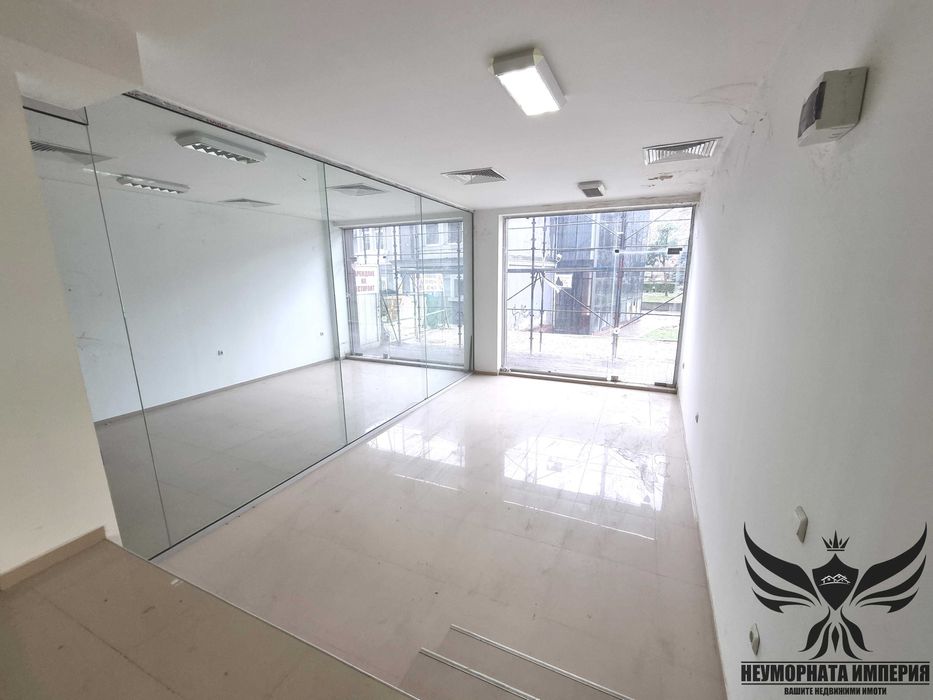 Под наем ново помещение, офис магазин 40кв. в гр.Асеновград топ център