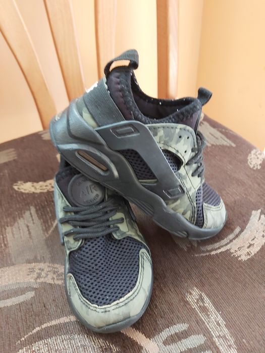 Два броя  маратонки