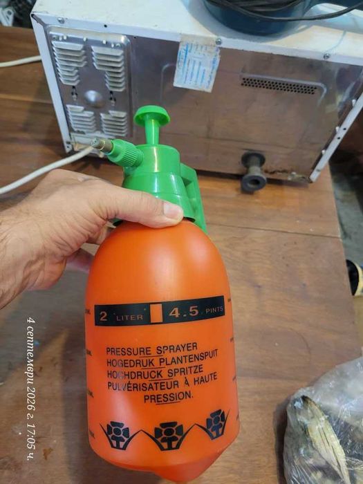 ръчна градинска пръскачка с предварително напомпване (Pressure Sprayer).