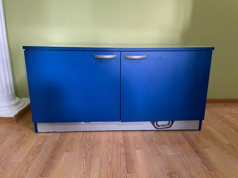 Шкаф двухдверный универсальны