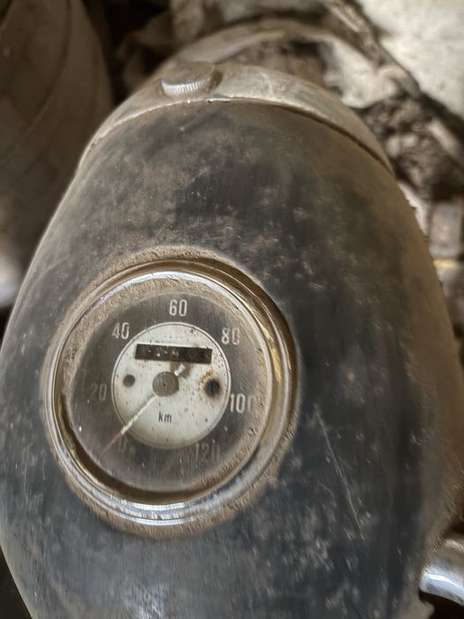 Продавам мотор зетка ява