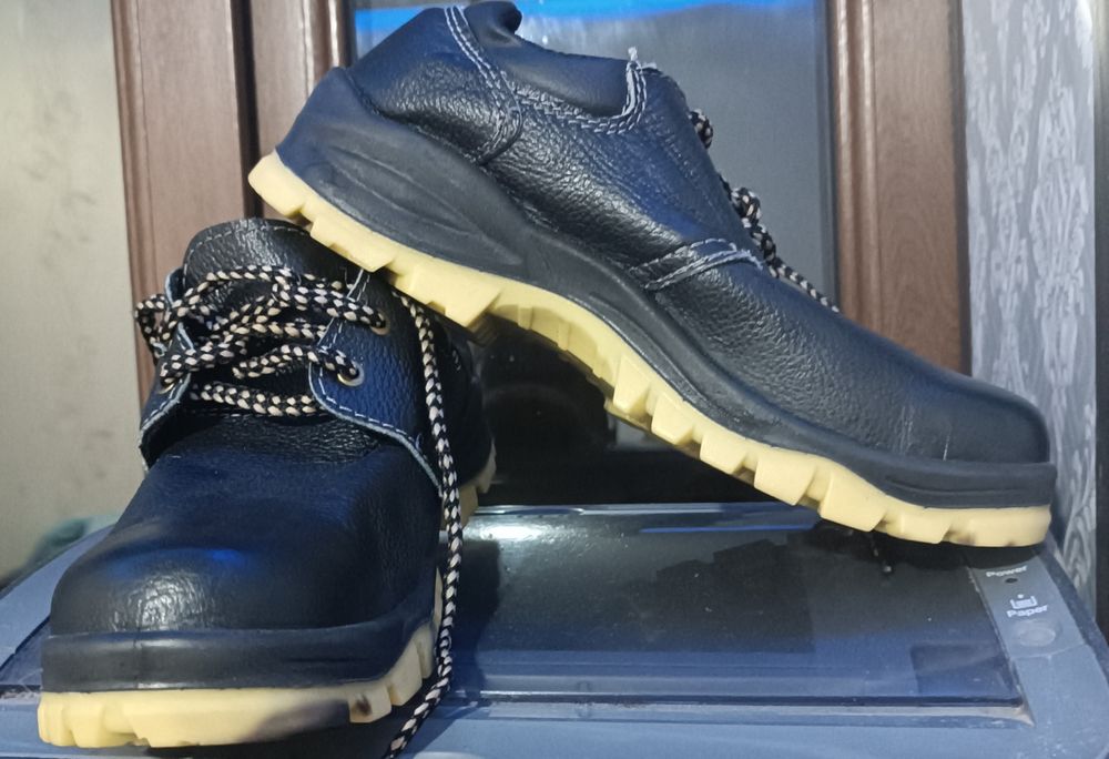 Новые. Рабочии кожаные ботинки 41 размер