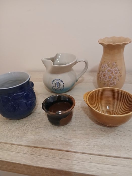 Два комплекта красиви керамични съдове за декорация