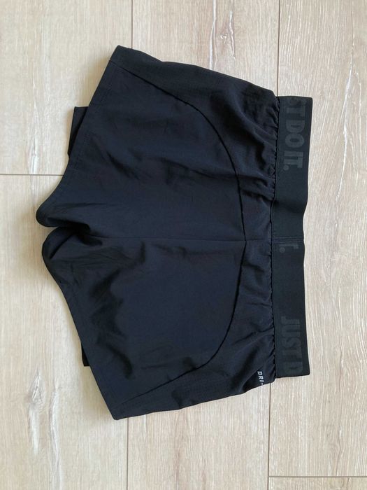 Nike Circuit 2 In 1 Woven Short дамски къси панталони с клин къс панталон шорти размер S