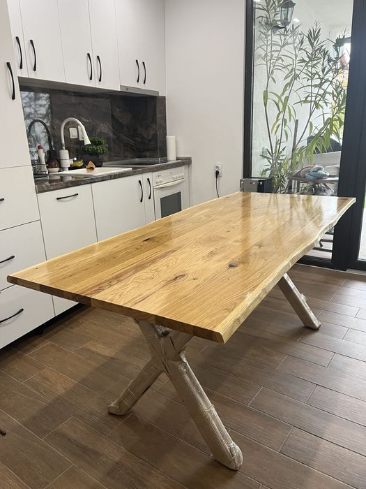 Трапезна маса от масив- дъб с метални крака