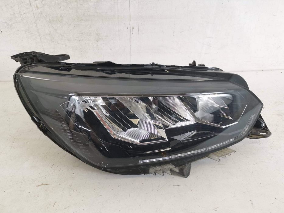 Десен фар / Far Dreapt Full Led Peugeot 208 2 Оригинален Десен фар за
