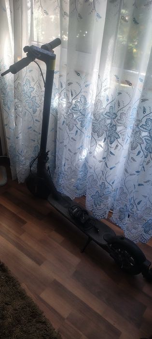 Vând trotineta electrica