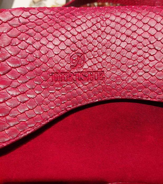 Дамска чанта -тип клъч.