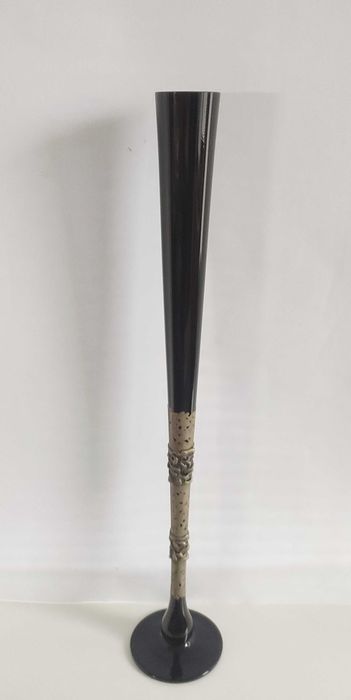 Много висока артистична ваза с метализирана декорация