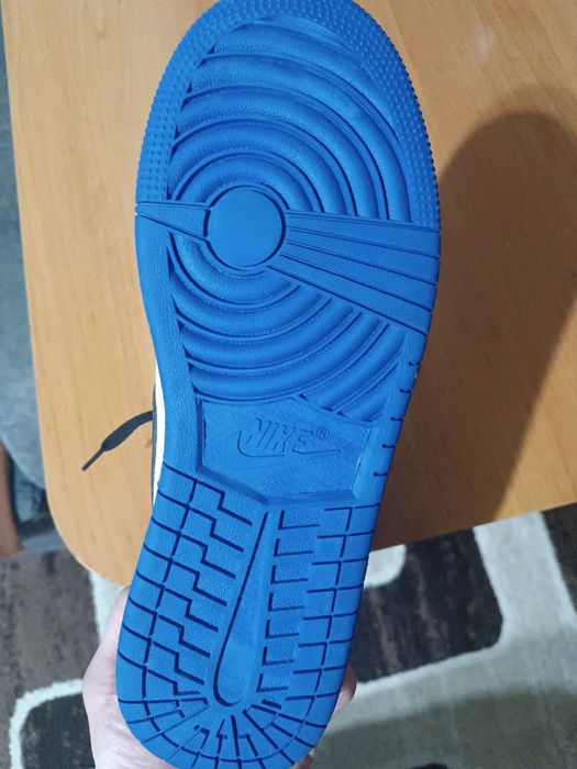 Продам кроссовки наик