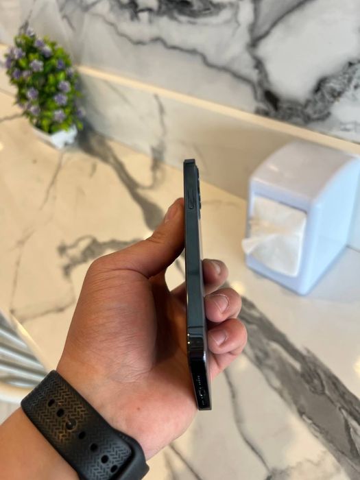 Iphone 12 pro sastayaniya Idealni