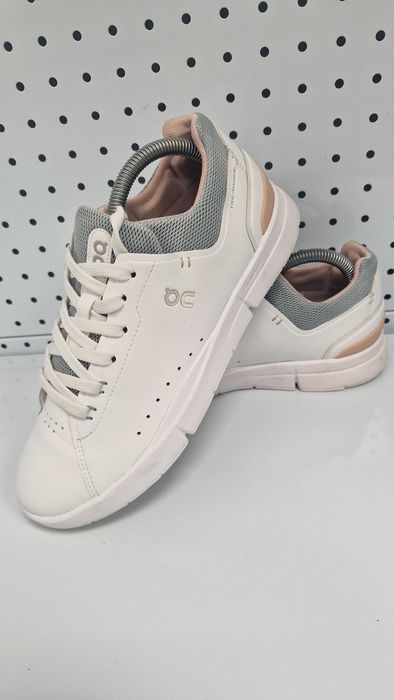 Оригинални дамски маратонки- On The Rogger Advantage