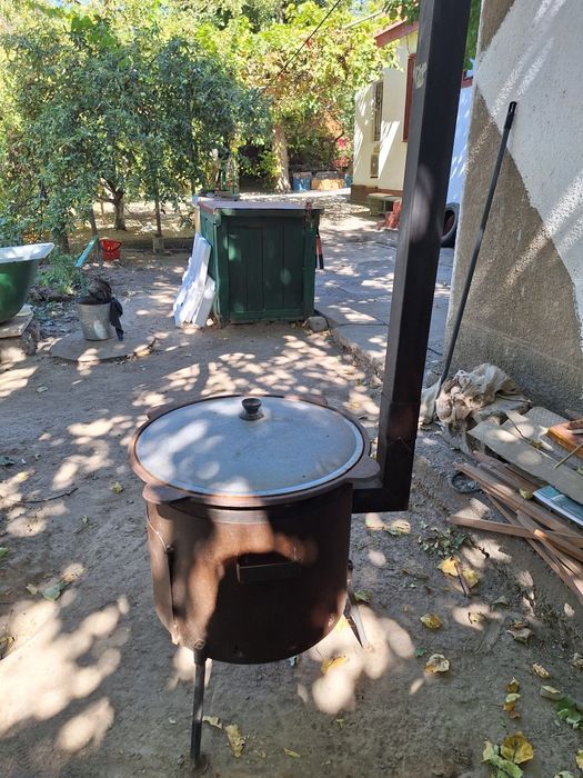 Казан чугун и печка.