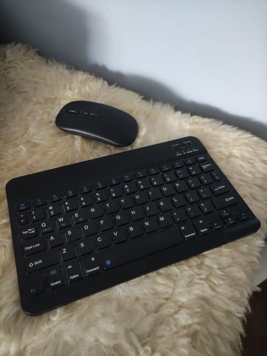 Беспроводные клавиатура и мышка