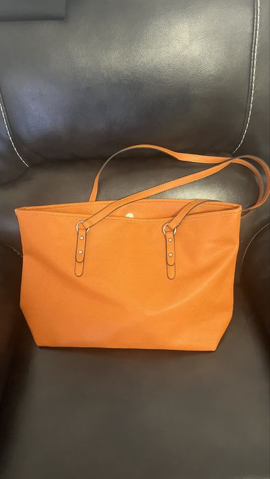 Geanta femei , 50 ron bucata , trimit si in țara prin fan courier